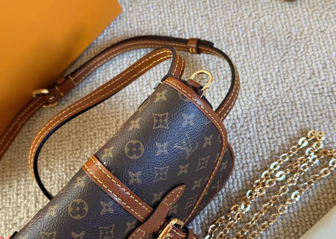 LOUIS VUITTON M27096 Solo