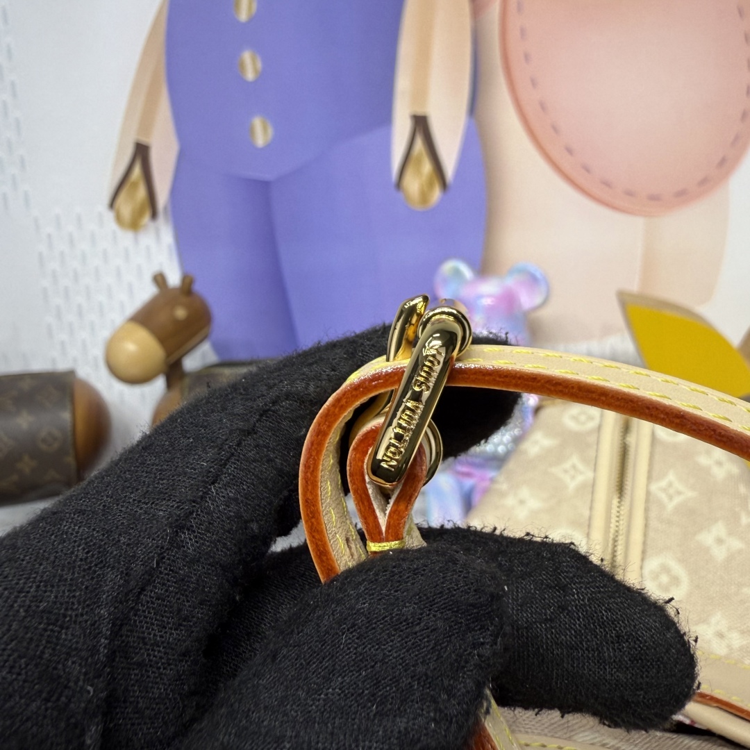 Louis Vuitton M15154 Side Trunk GM – Grace Coddington Edition