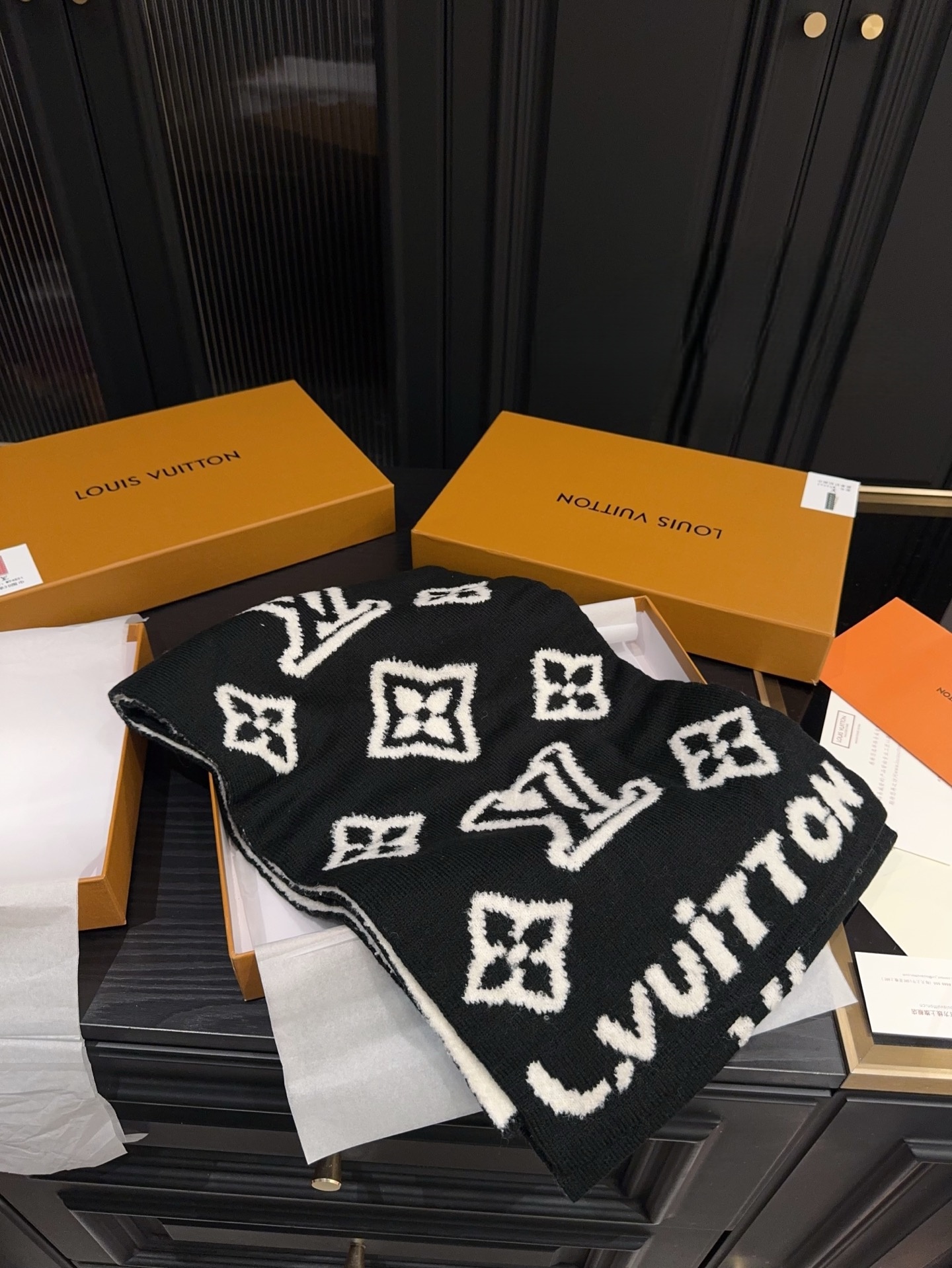 LOUIS VUITTON M96963 Monogram Blast Knitted Scarf