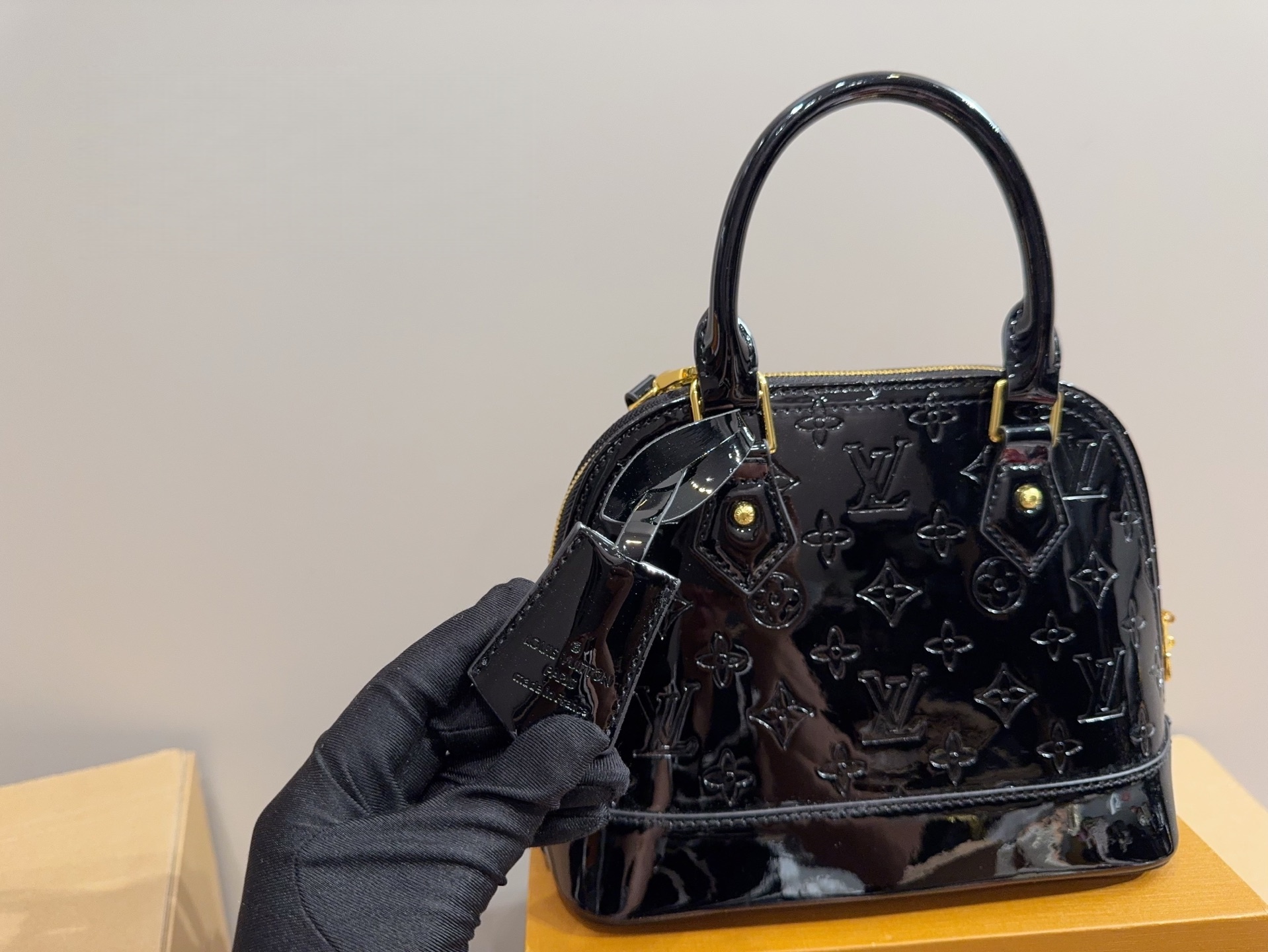 LOUIS VUITTON Monogram Vernis Alma BB Hand Shoulder Bag M90063 -gold