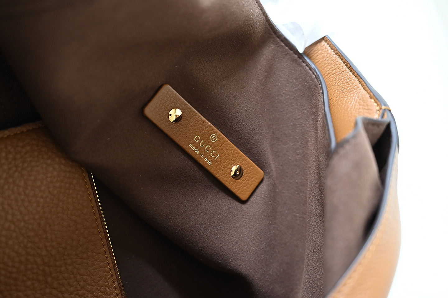 Gucci Softbit Maxi Shoulder Bag in Brown Leather