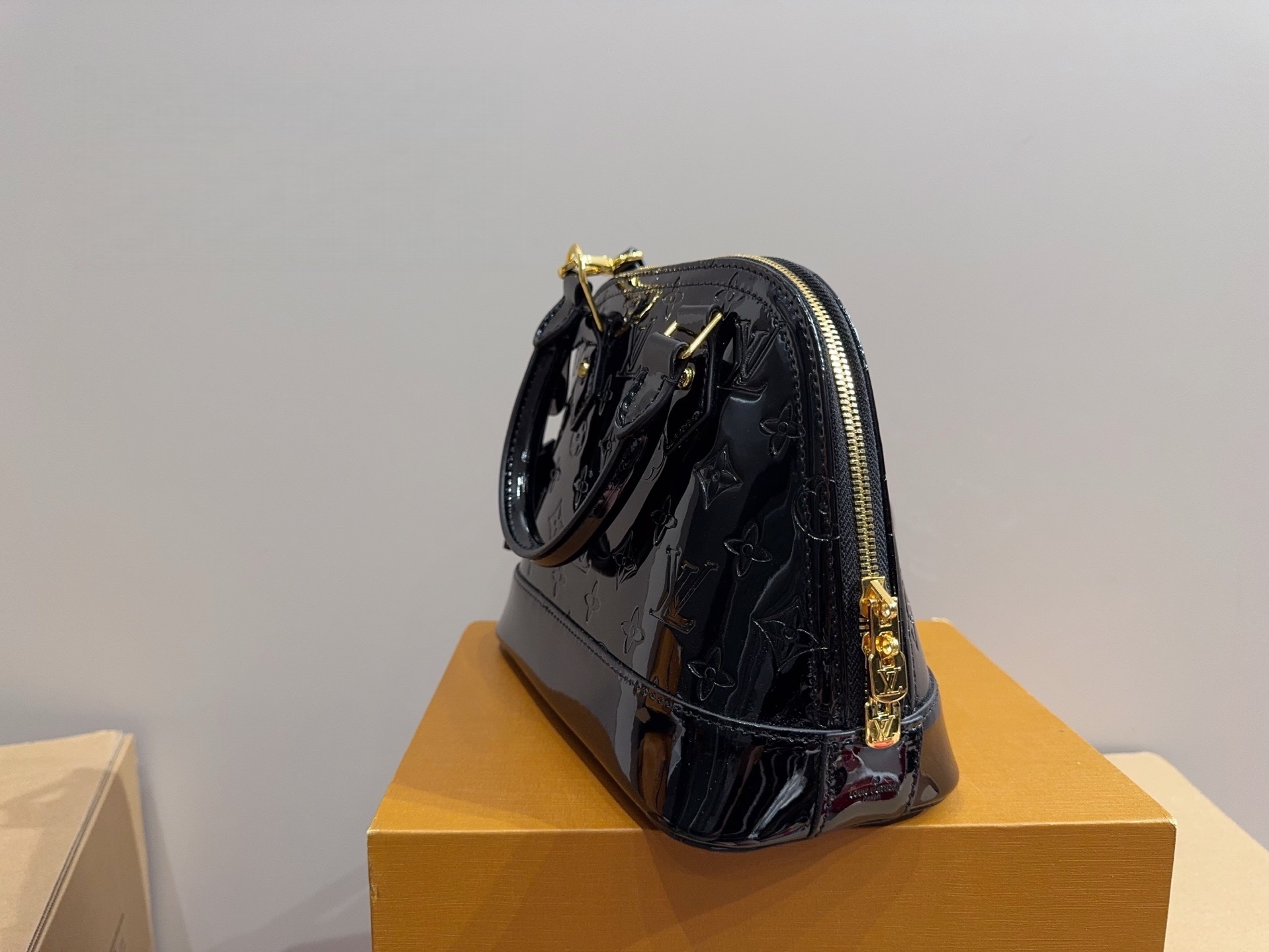 LOUIS VUITTON Monogram Vernis Alma BB Hand Shoulder Bag M90063 -gold