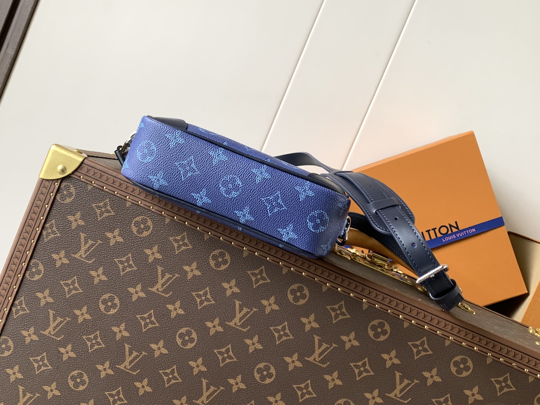 LV M26826 Trocadéro Wearable Wallet