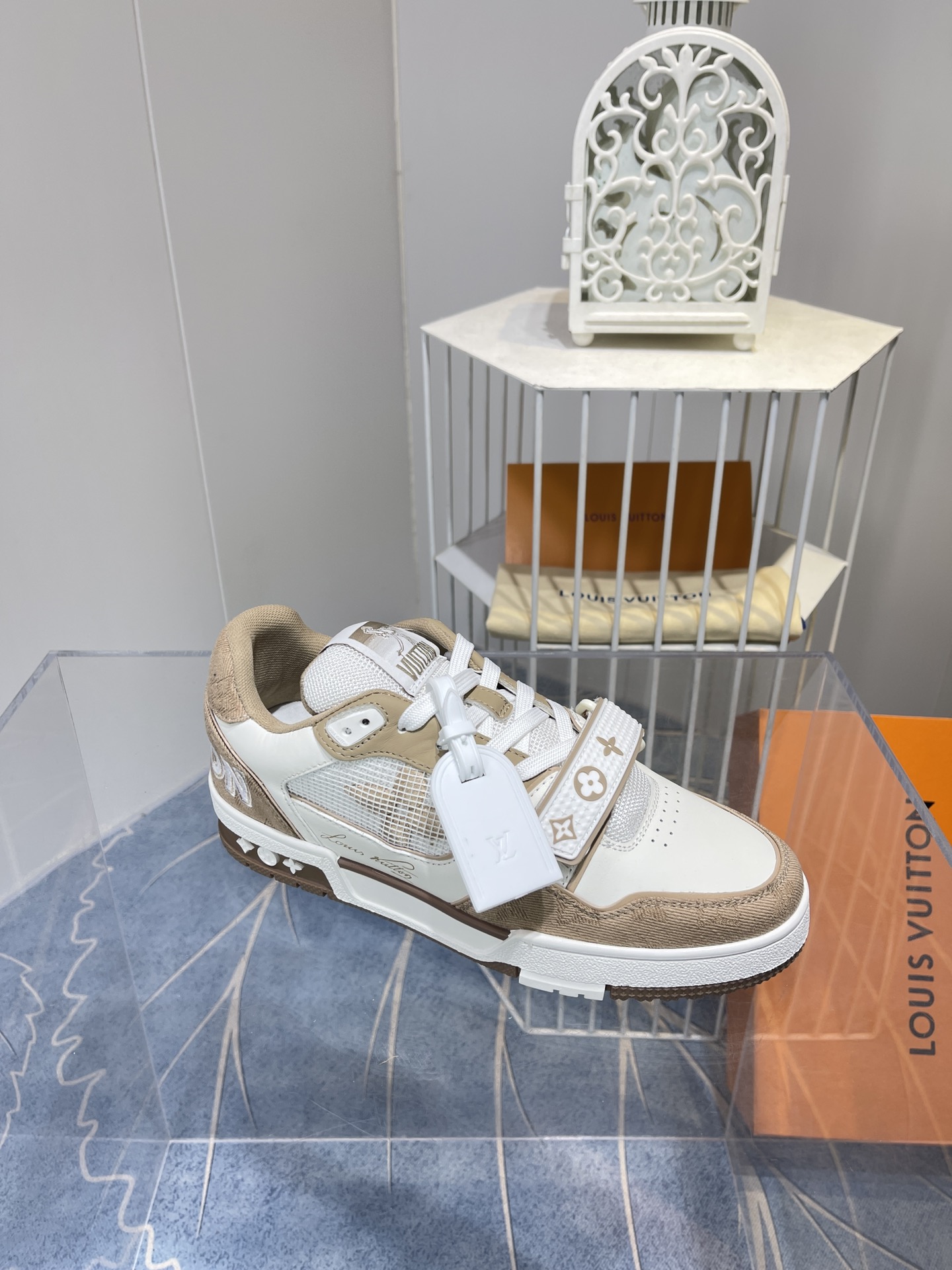 LOUIS VUITTON 1A9ZBW LV TRAINER