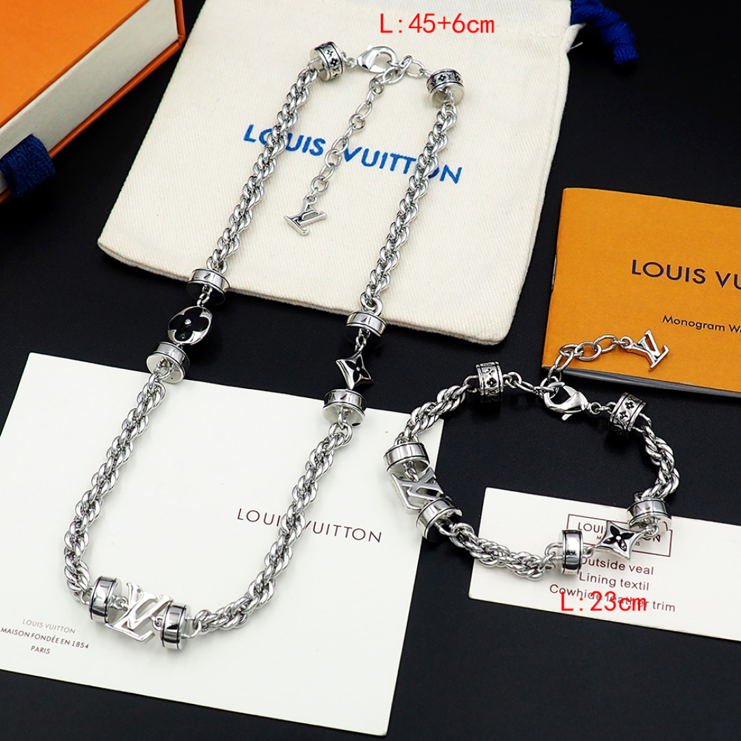 LOUIS VUITTON Wire Necklace