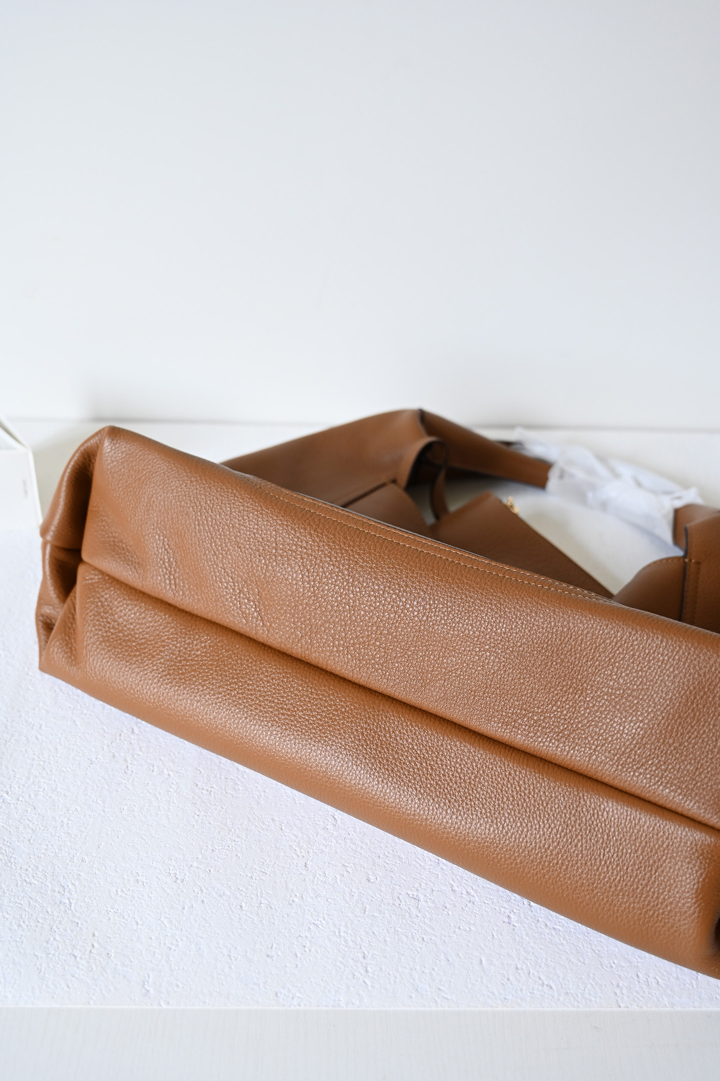 Gucci Softbit Maxi Shoulder Bag in Brown Leather