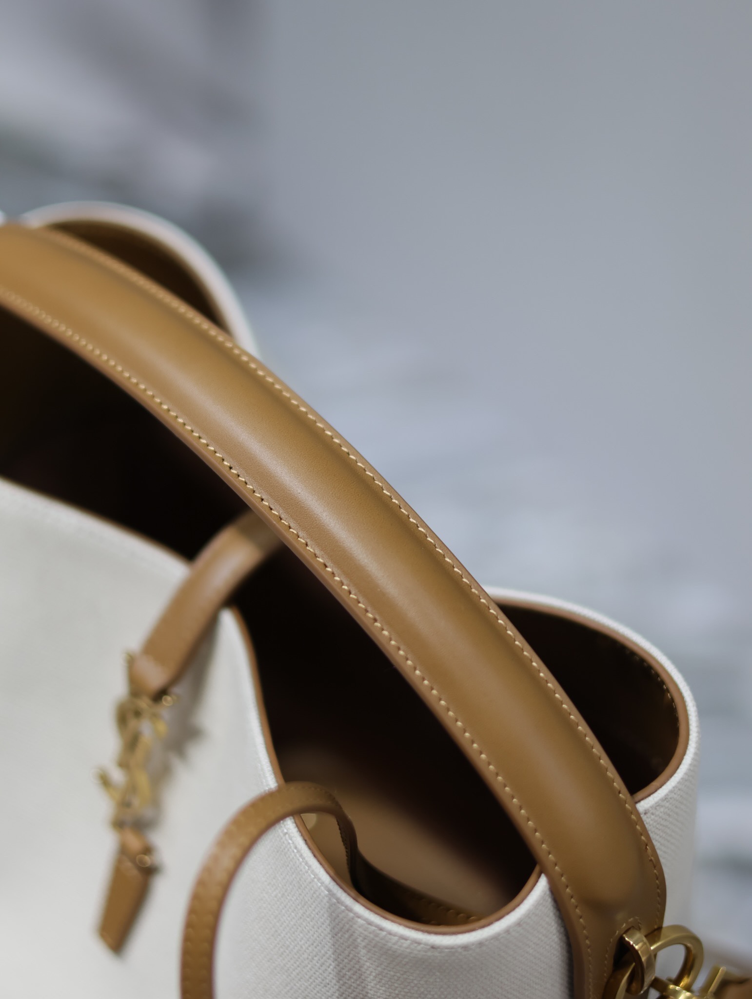 YSL LE 5À7 Bucket Bag