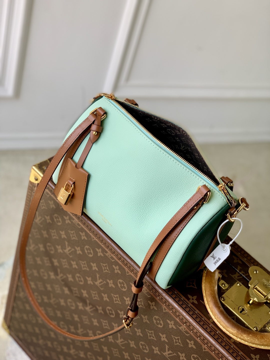 LOUIS VUITTON M26905 Light Green