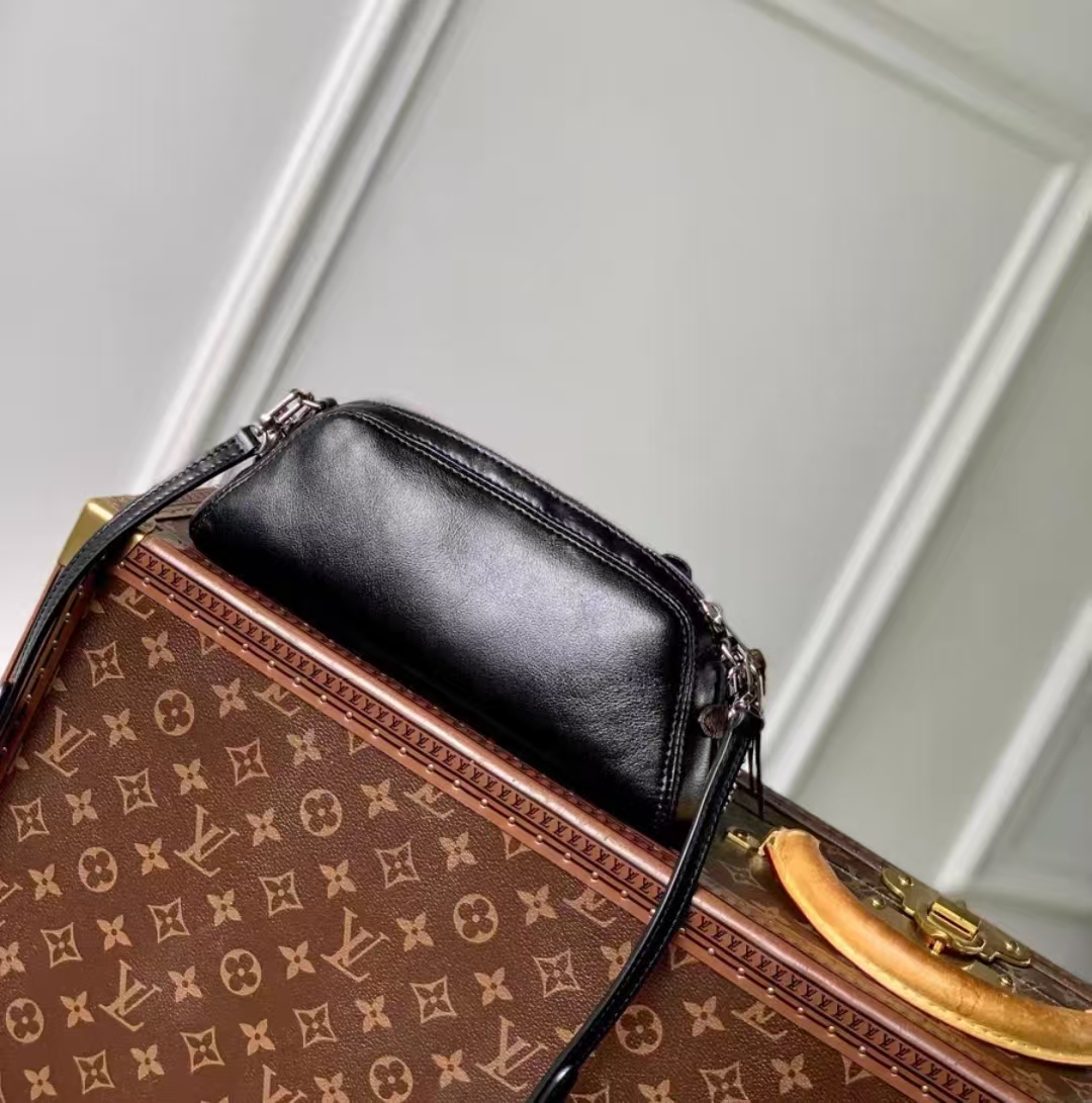 LOUIS VUITTON M14544 Pochette Vibe