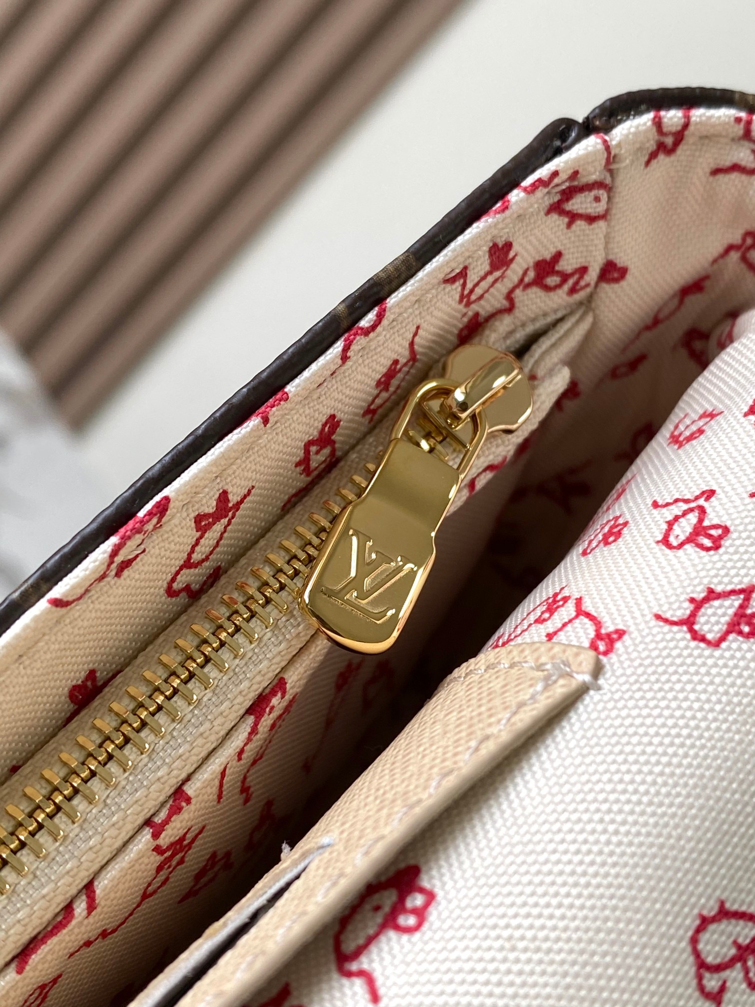 LV M15148 Wallet On Chain Ivy