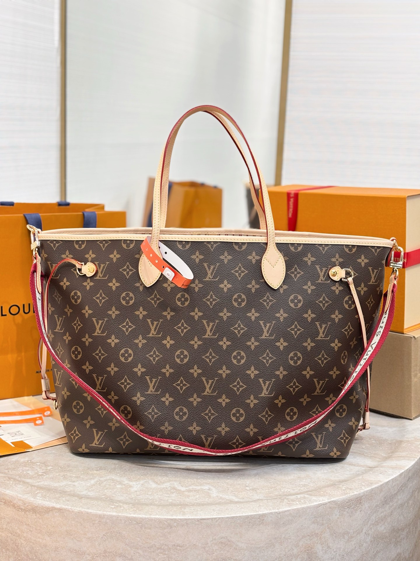 LV M15124 Neverfull Inside Out GM