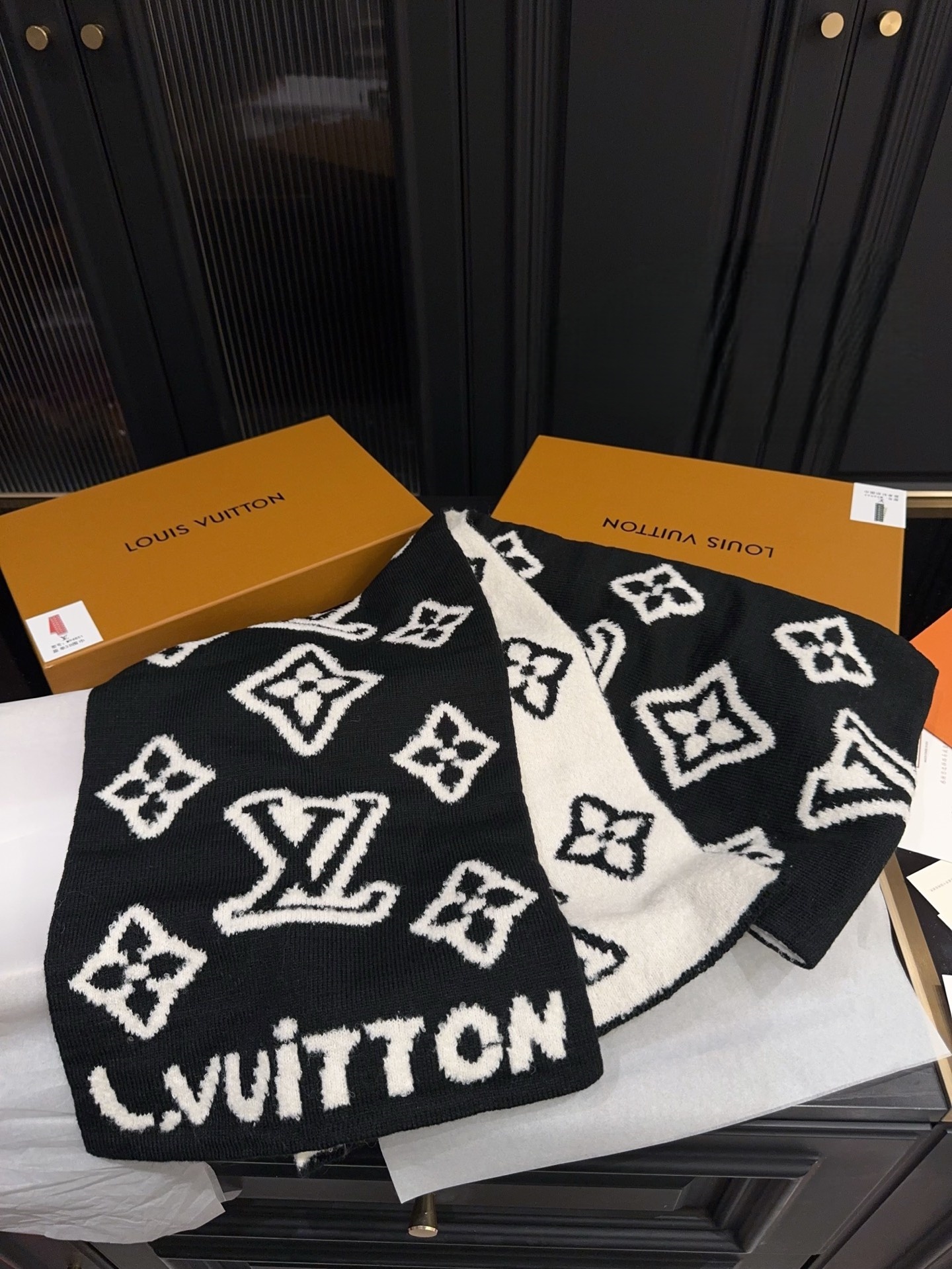 LOUIS VUITTON M96963 Monogram Blast Knitted Scarf