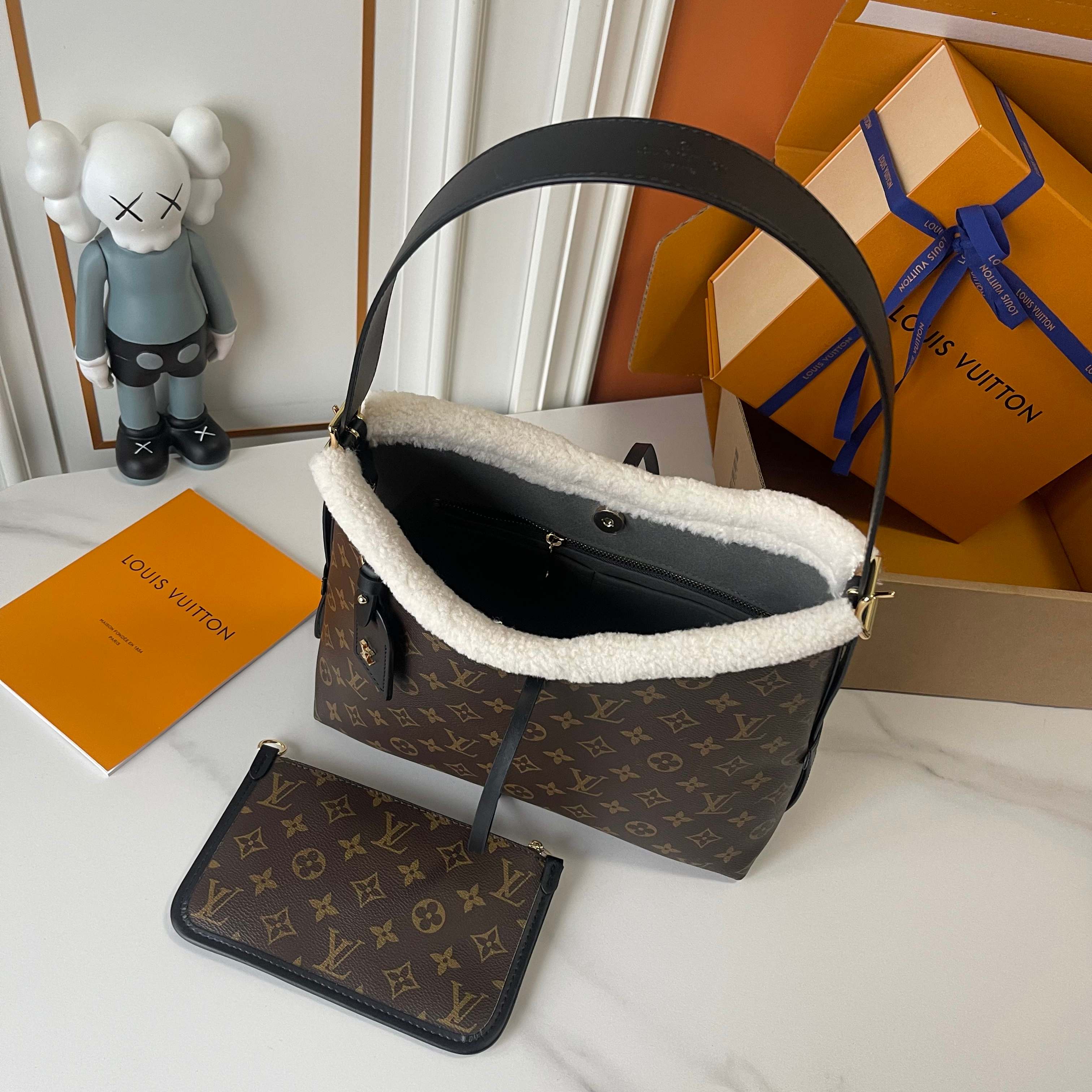 LOUIS VUITTON M26568 LV Ski CarryAll BB