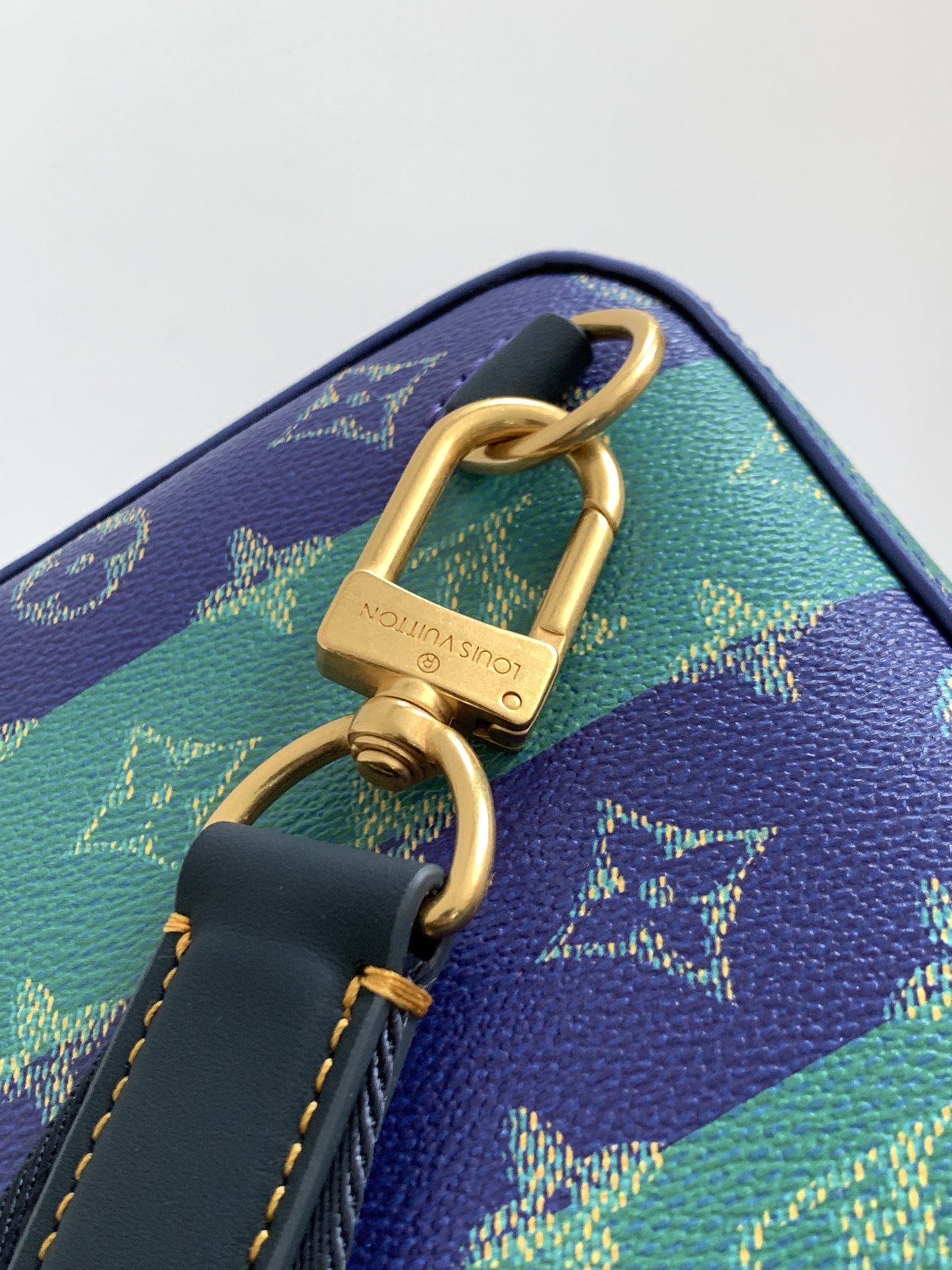 LV M26419 New Avenue Slingbag PM