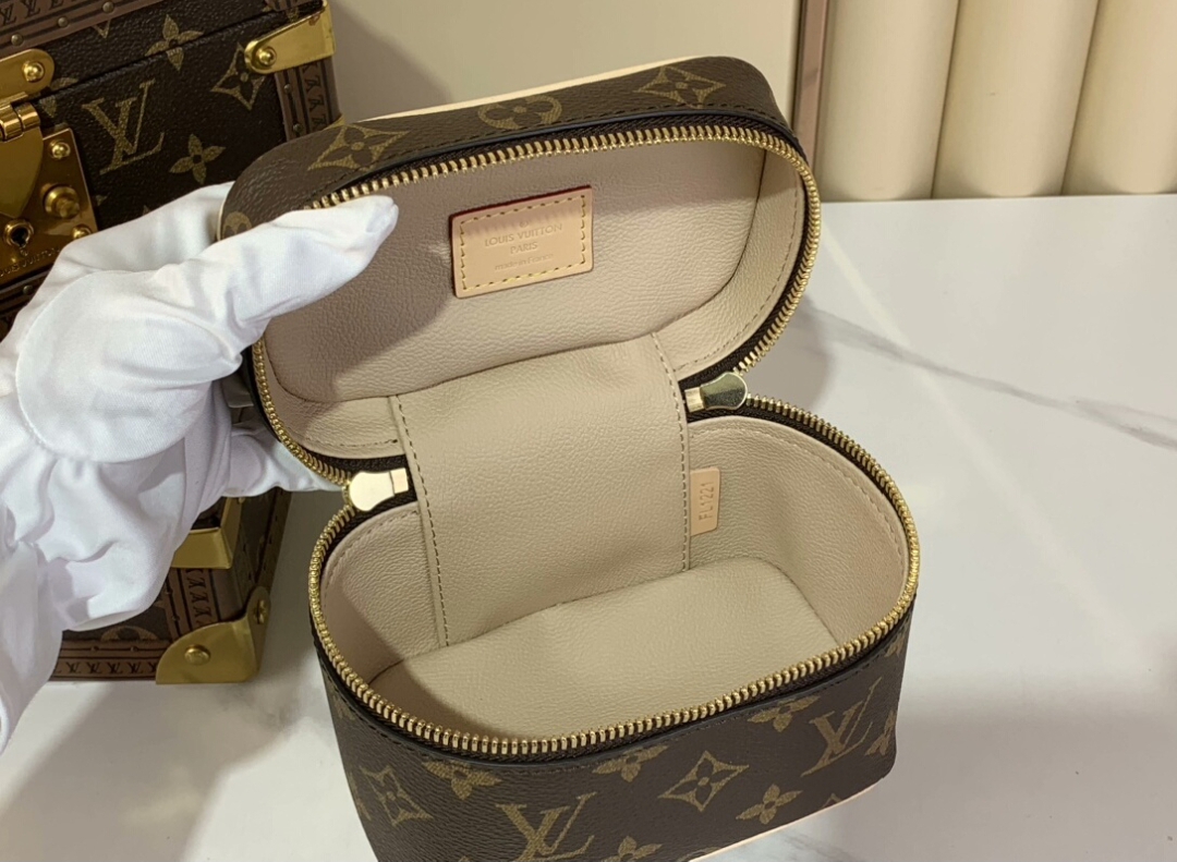 LOUIS VUITTON M44936 Nice Nano