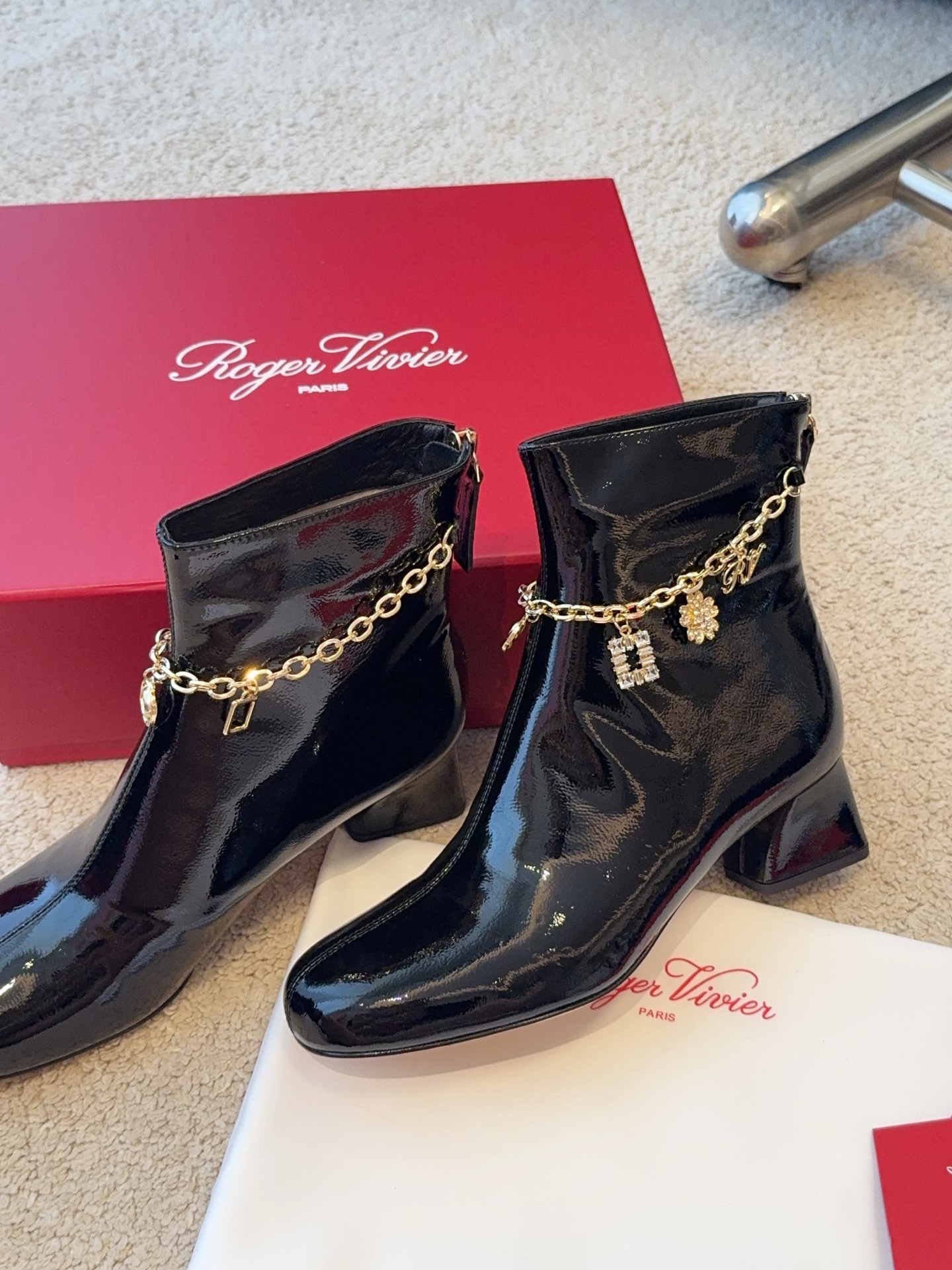 Roger Viver Très Vivier Booties in patent leather