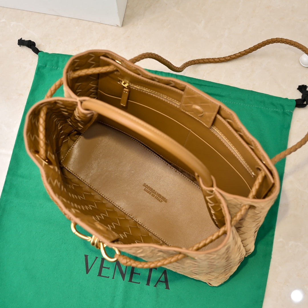 new Bottega Veneta Andiamo woven handbag