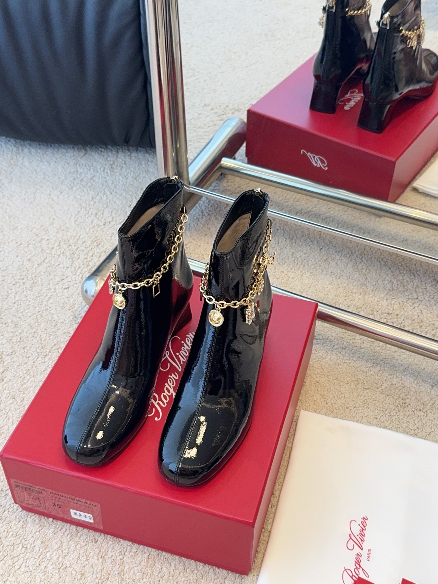 Roger Viver Très Vivier Booties in patent leather