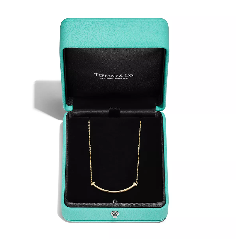 Smile Pendant in Yellow Gold, Small