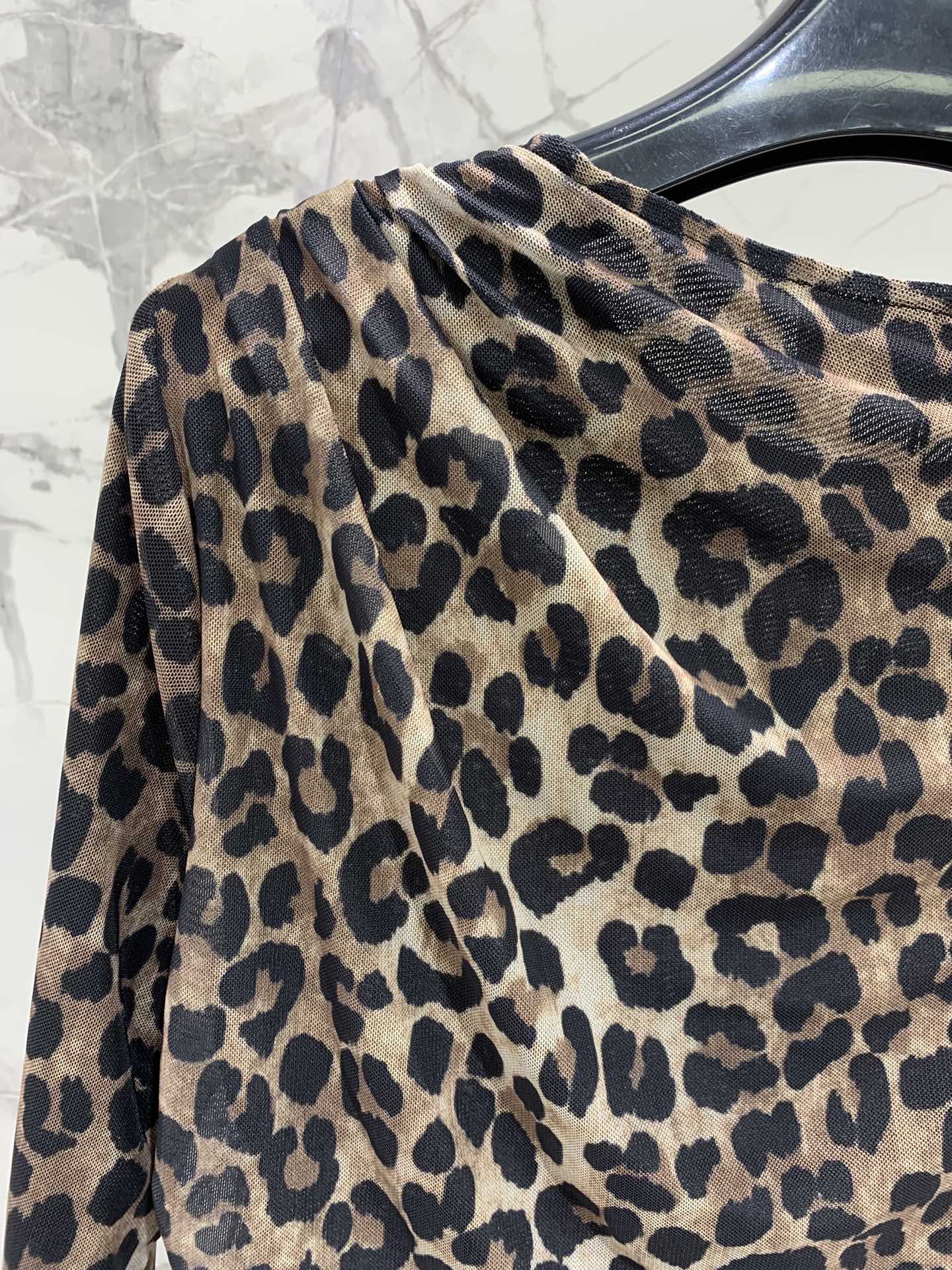 𝗦𝗔𝗜𝗡𝗧 𝗟𝗔𝗨𝗥𝗘𝗡 2025 New Leopard Print Stretch Dress*