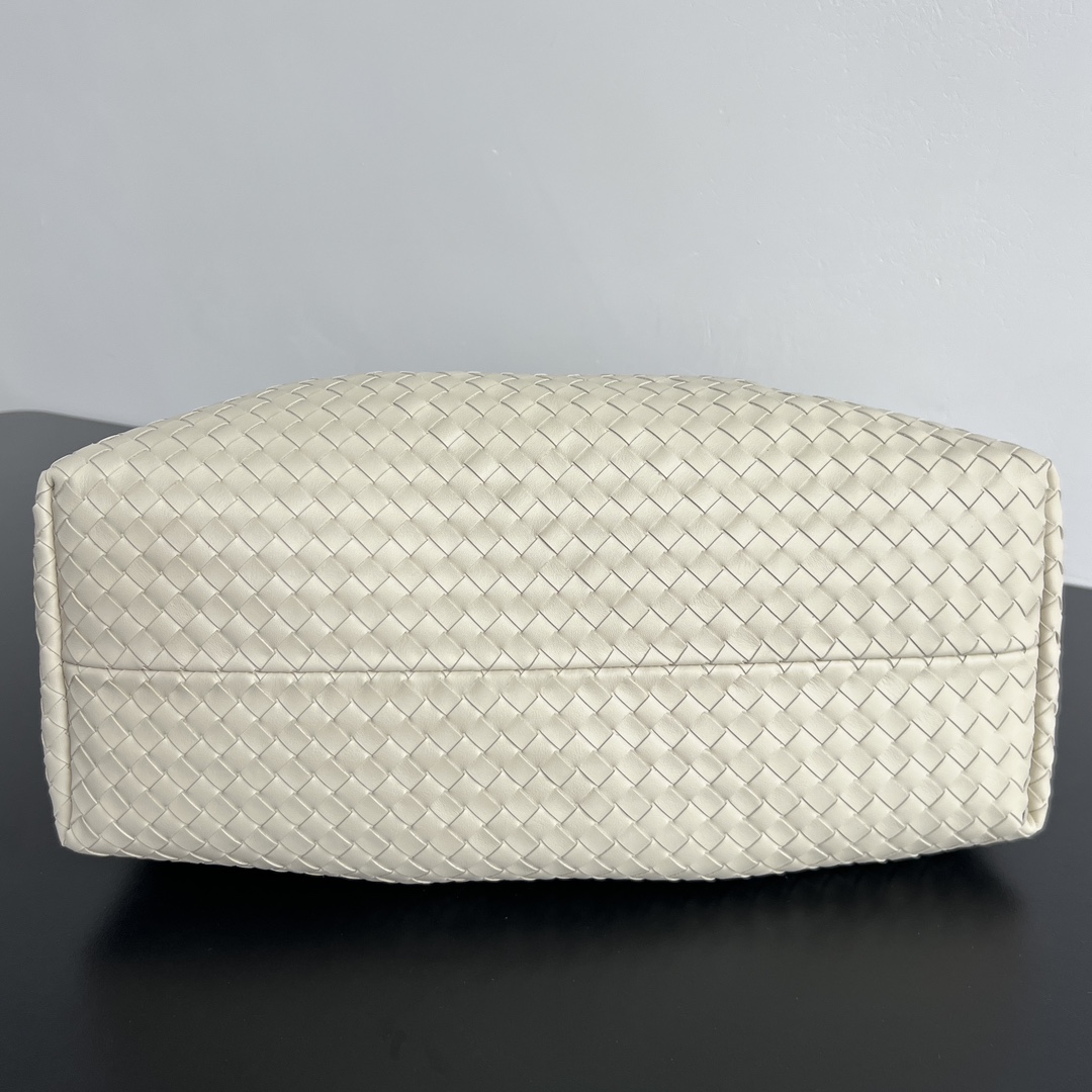 Bottega Veneta 2025 Early Spring Collection – Pinacoteca Medium Tote