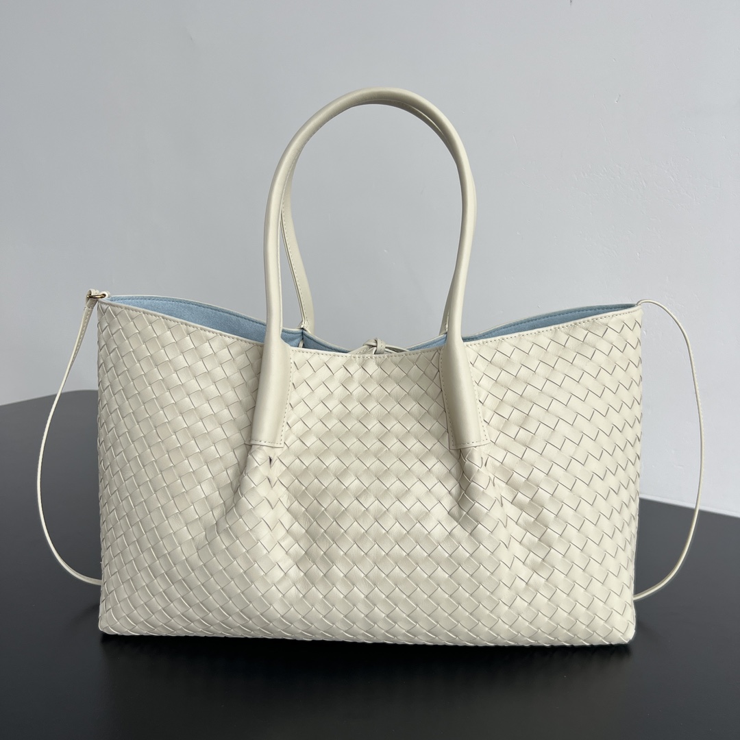 Bottega Veneta 2025 Early Spring Collection – Pinacoteca Medium Tote