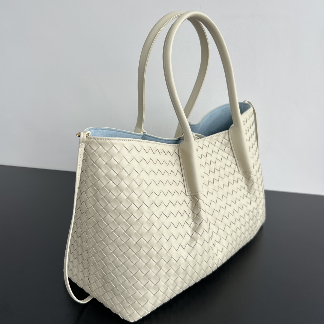 Bottega Veneta 2025 Early Spring Collection – Pinacoteca Medium Tote