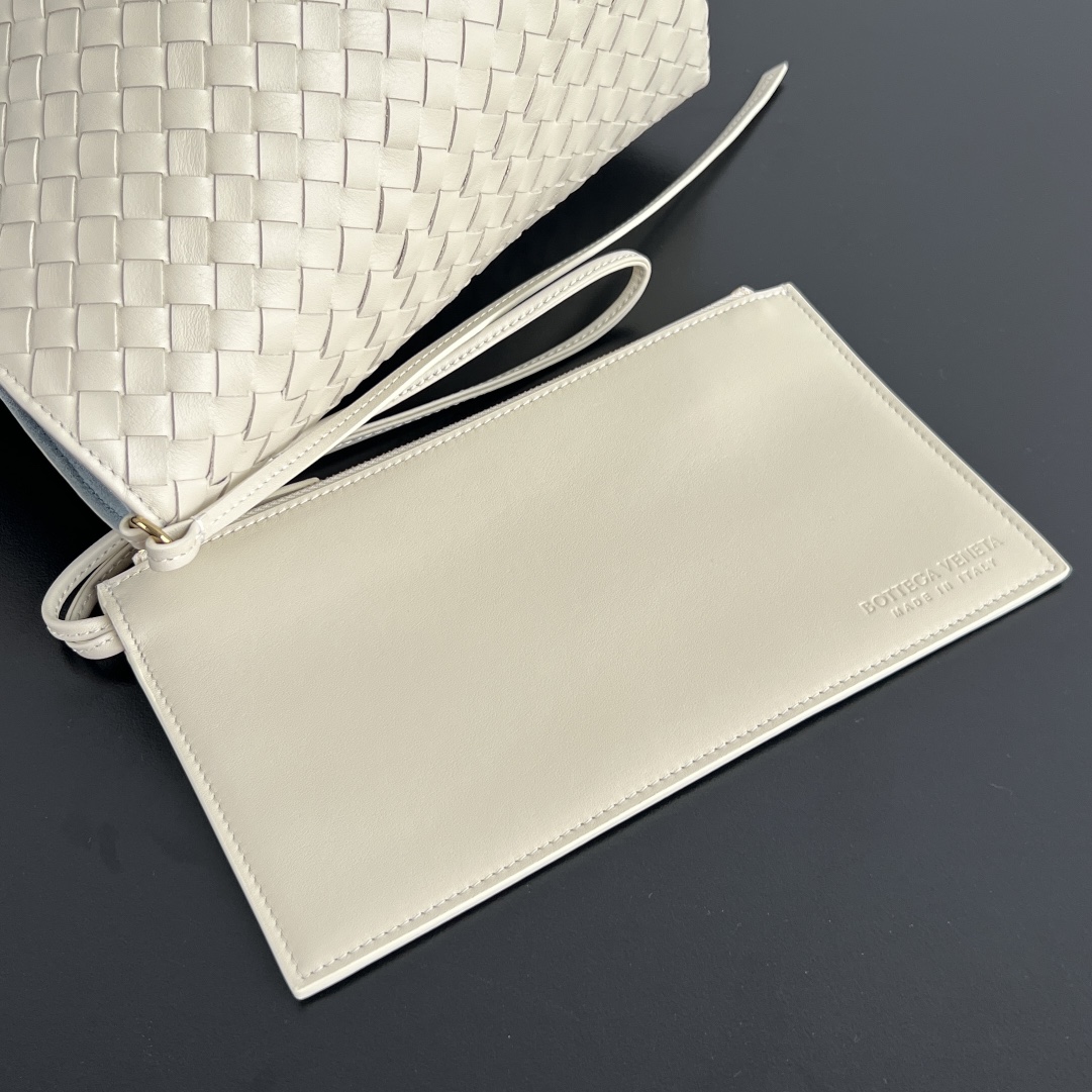 Bottega Veneta 2025 Early Spring Collection – Pinacoteca Medium Tote