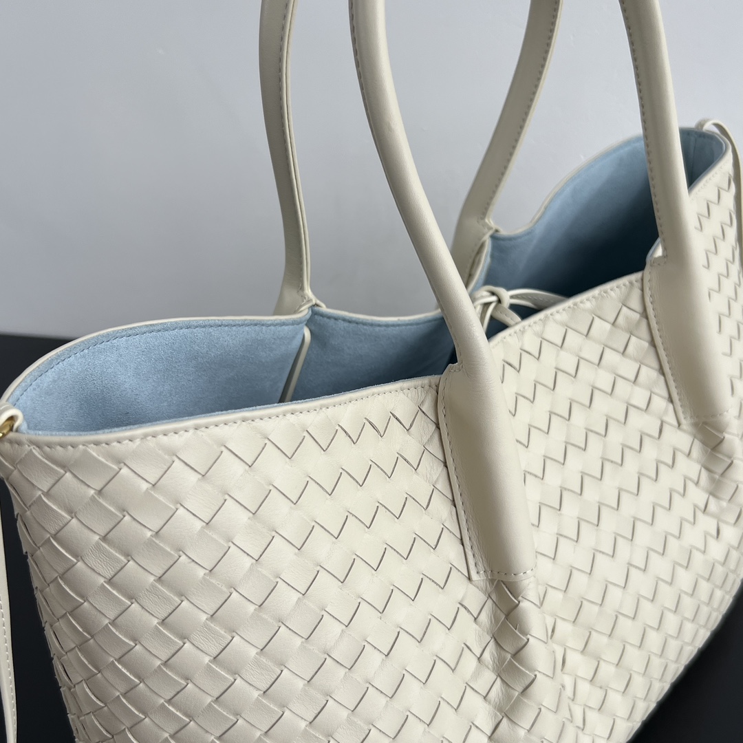 Bottega Veneta 2025 Early Spring Collection – Pinacoteca Medium Tote