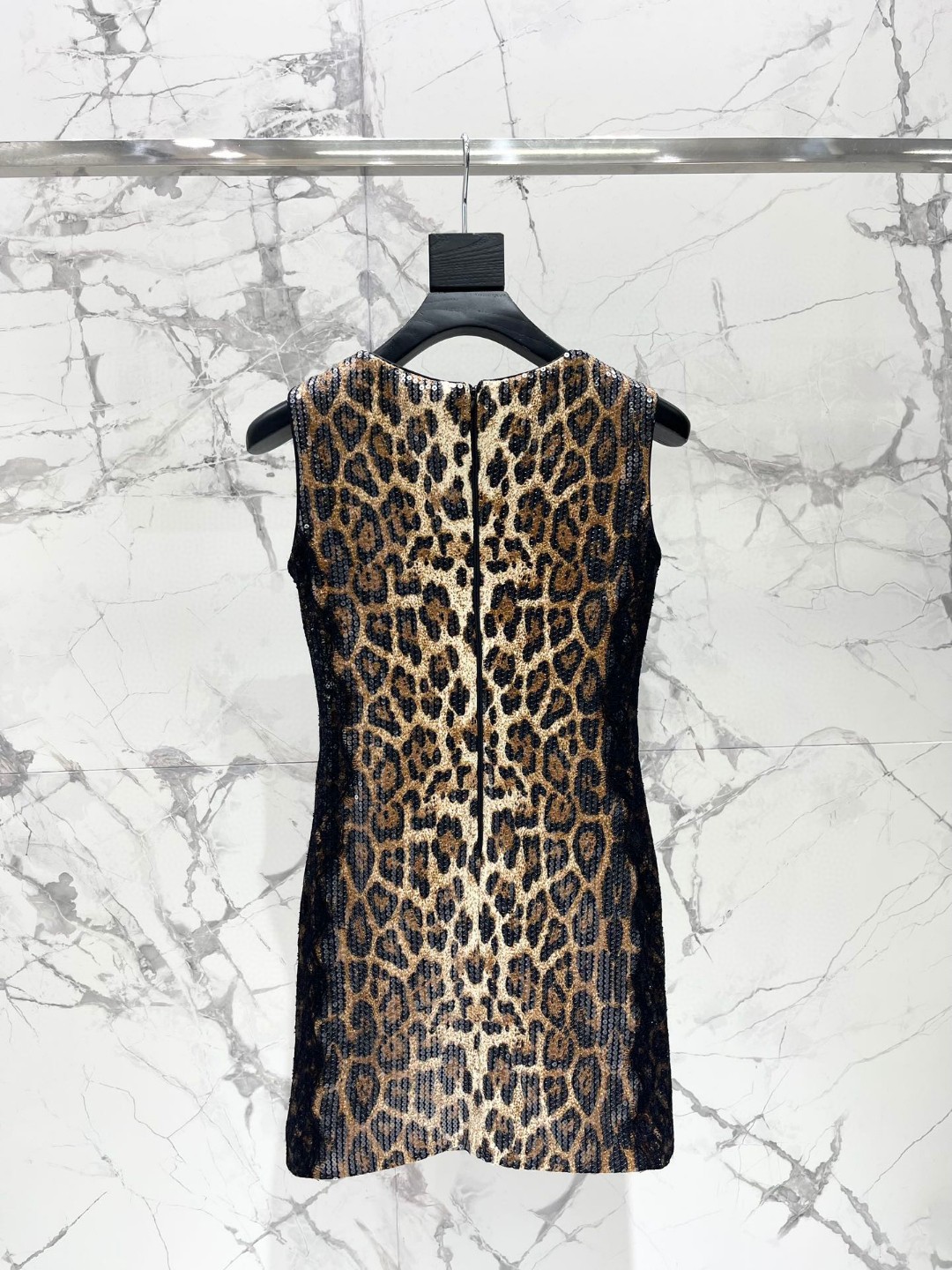 𝗦𝗔𝗜𝗡𝗧 𝗟𝗔𝗨𝗥𝗘𝗡T Leopard Sequin Vintage Sleeveless Dress