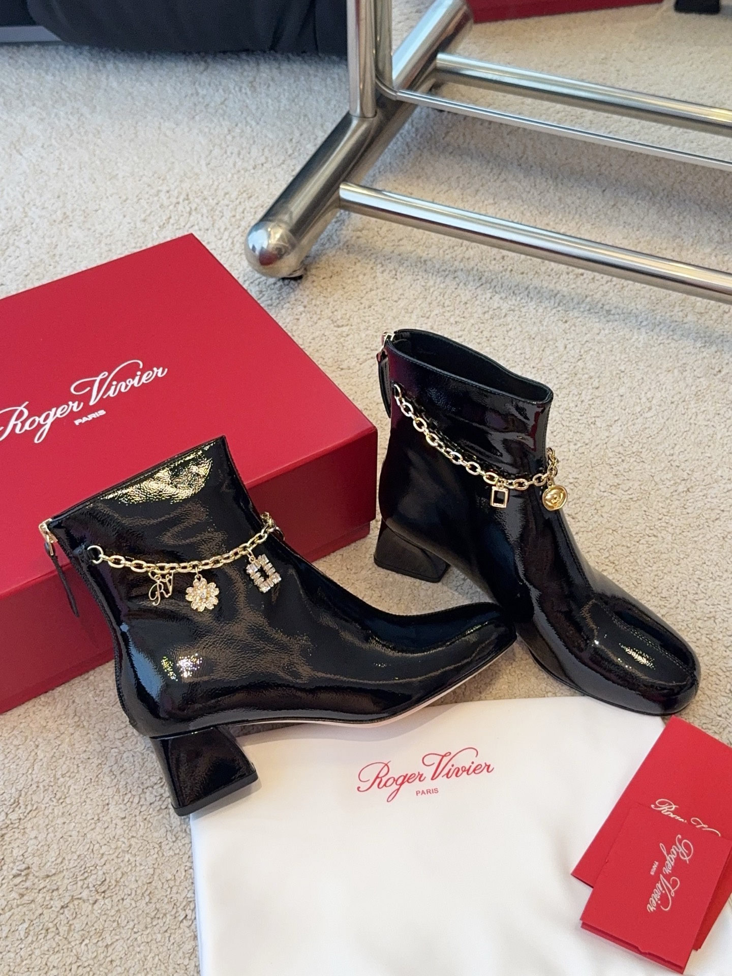 Roger Viver Très Vivier Booties in patent leather