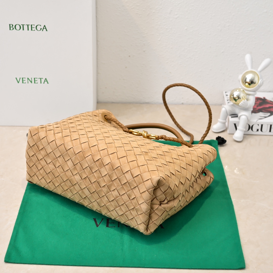 new Bottega Veneta Andiamo woven handbag