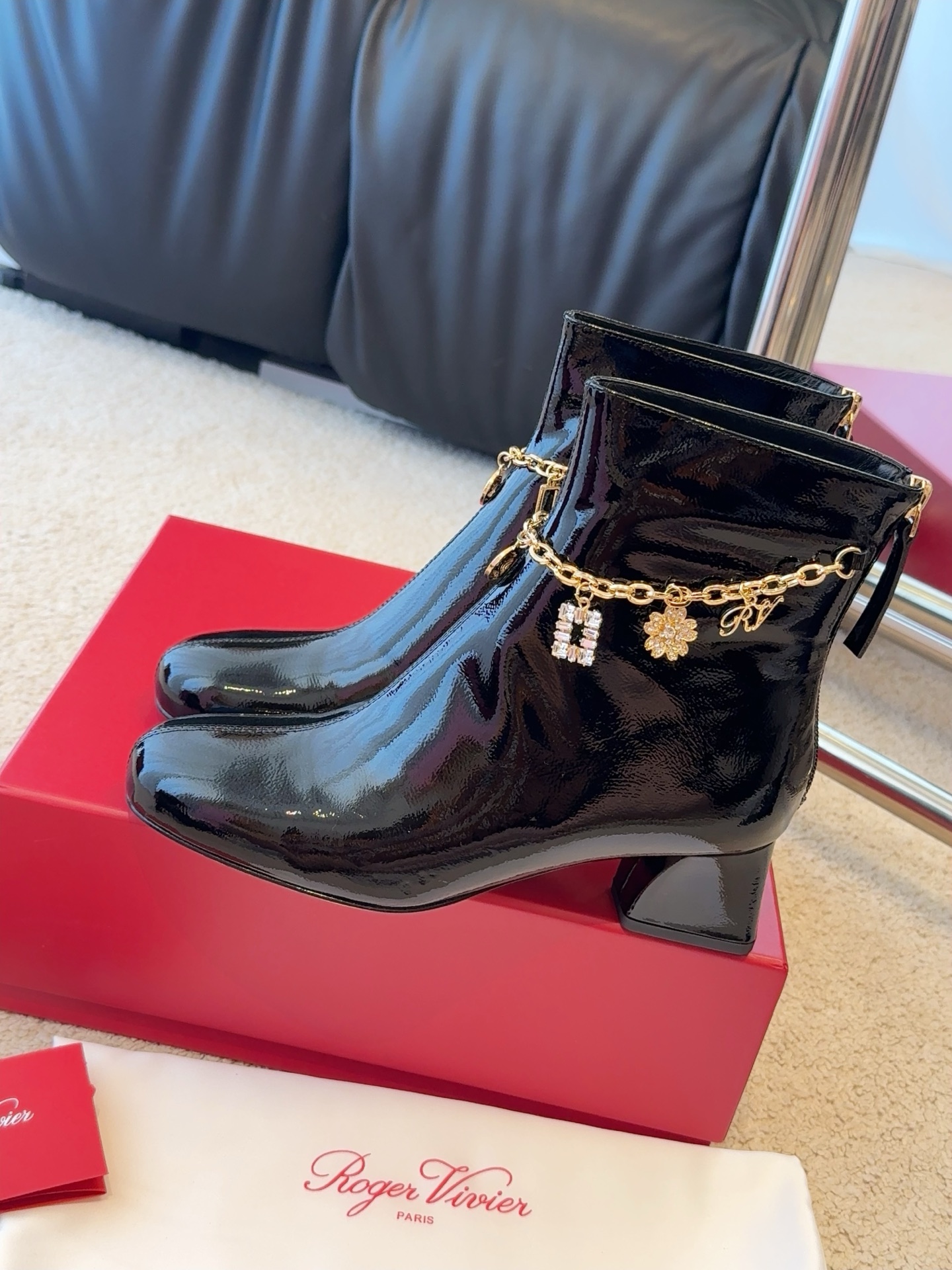 Roger Viver Très Vivier Booties in patent leather