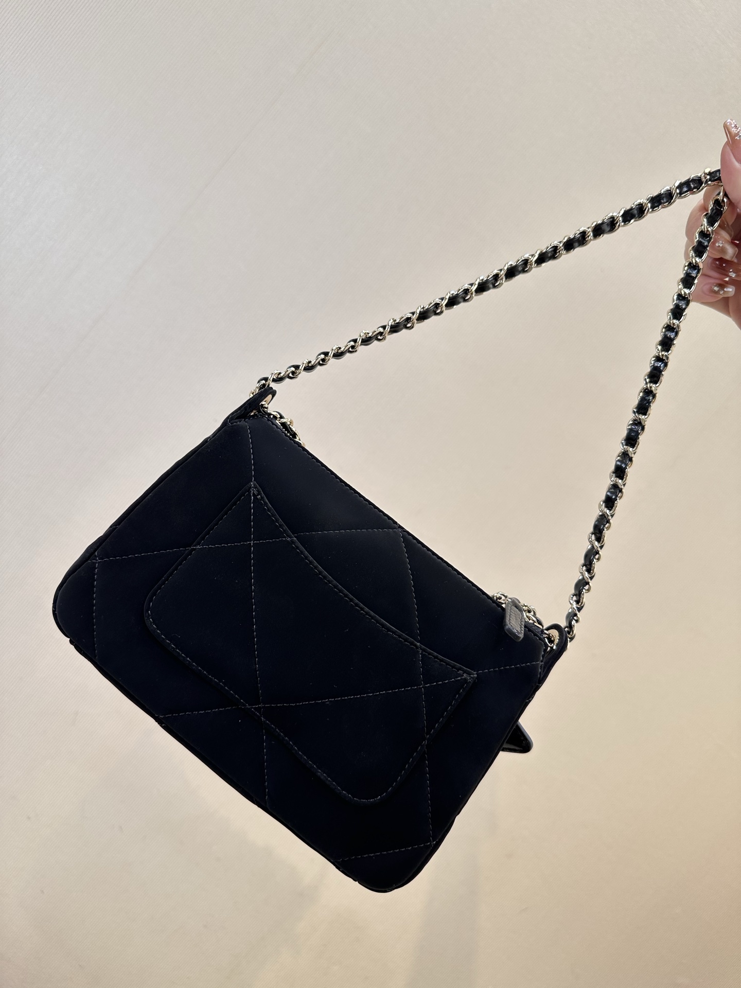 CHANEL Coco Neige 2025/26 Collection Clutch With Chain