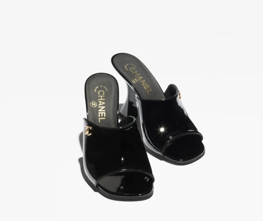 CHANEL Mules Patent Calfsk in Black