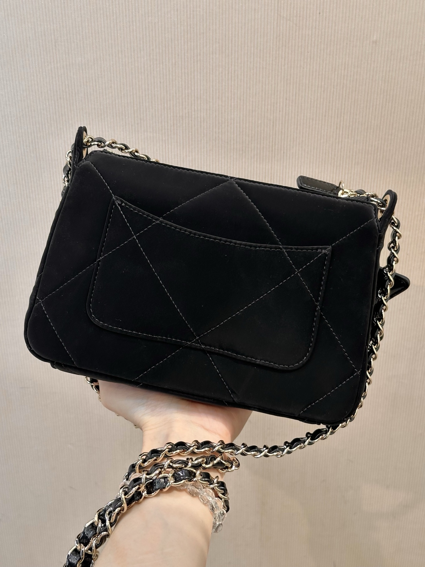 CHANEL Coco Neige 2025/26 Collection Clutch With Chain