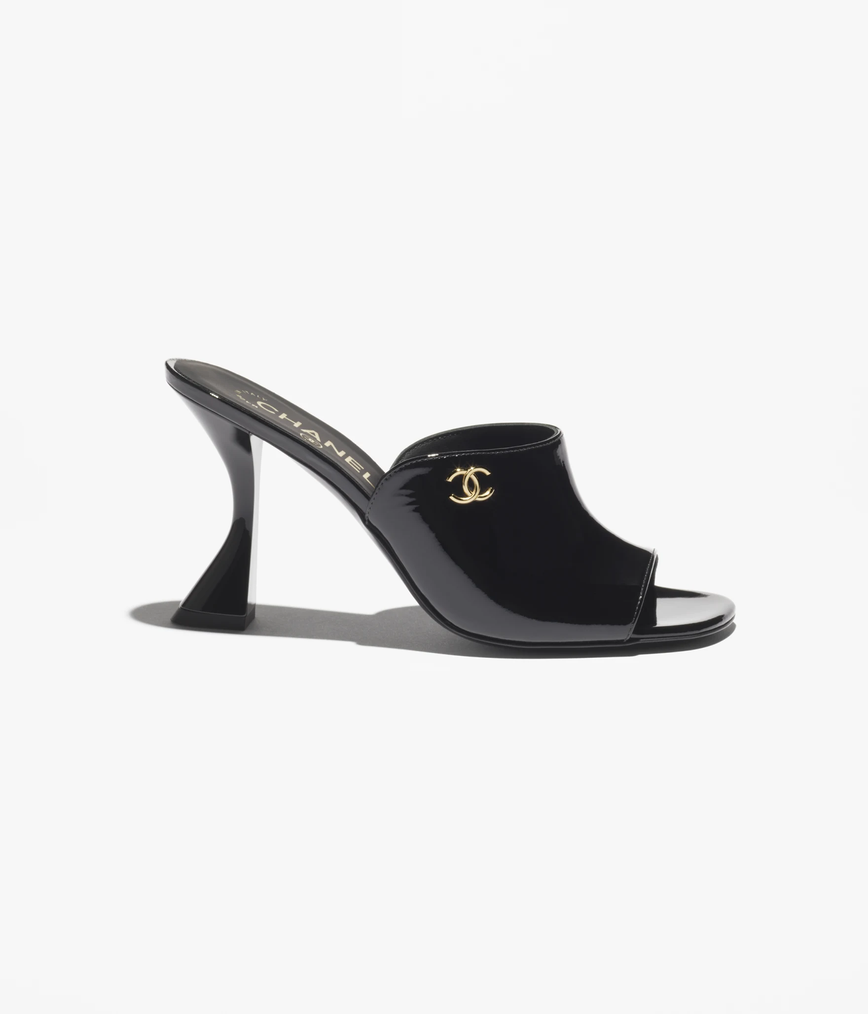 CHANEL Mules Patent Calfsk in Black
