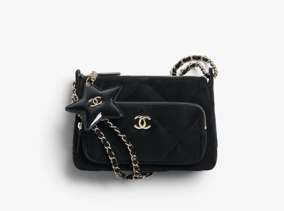 CHANEL Coco Neige 2025/26 Collection Clutch With Chain