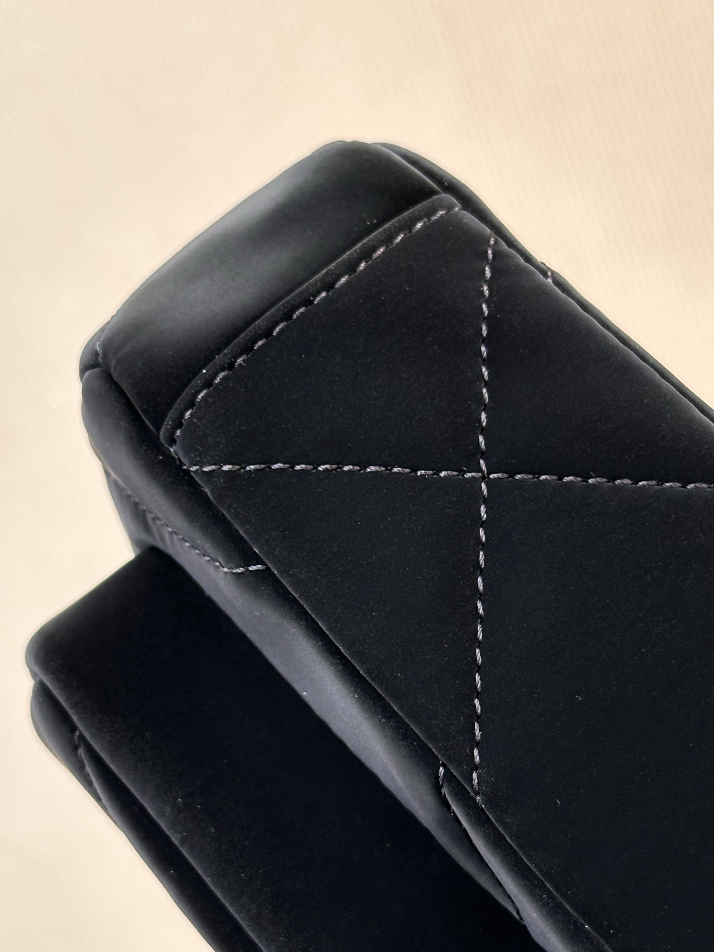 CHANEL Coco Neige 2025/26 Collection Clutch With Chain