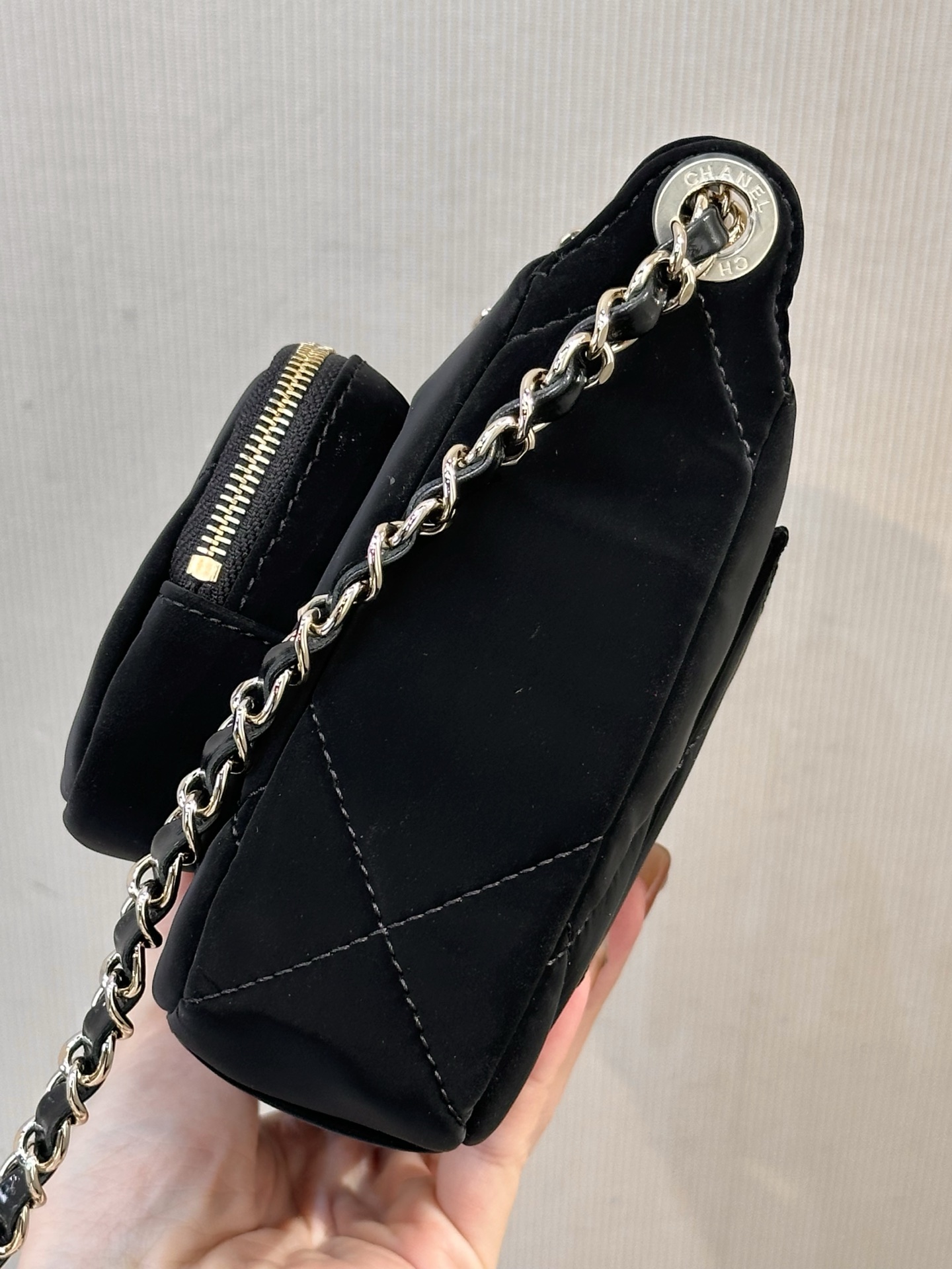 CHANEL Coco Neige 2025/26 Collection Clutch With Chain