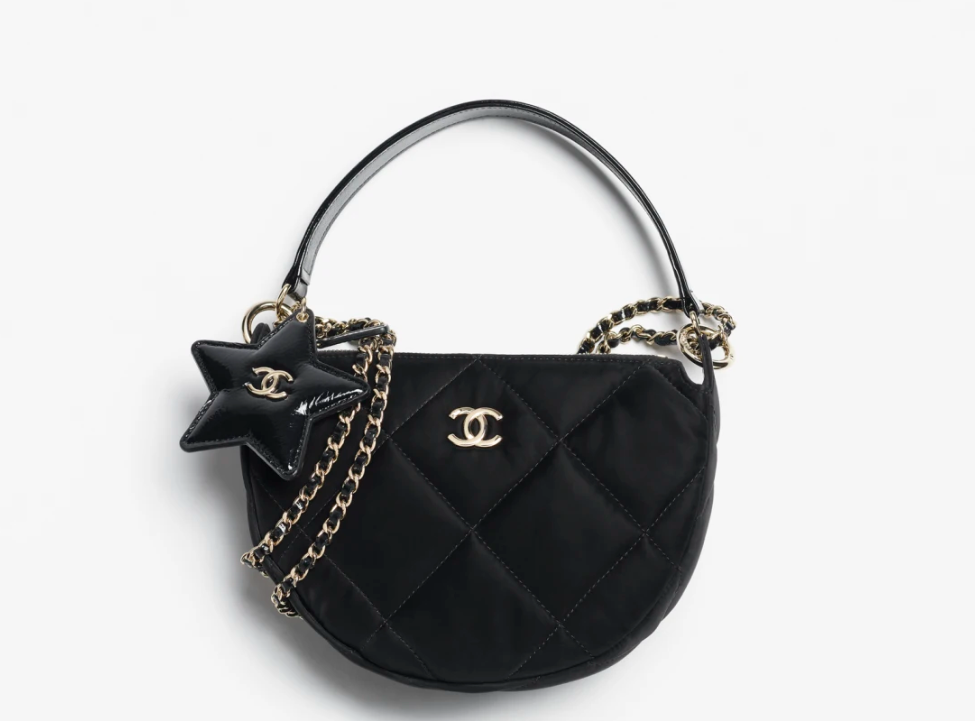 CHANEL Clutch with Chain