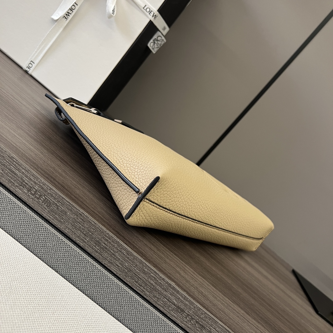 Loewe T Pouch Series