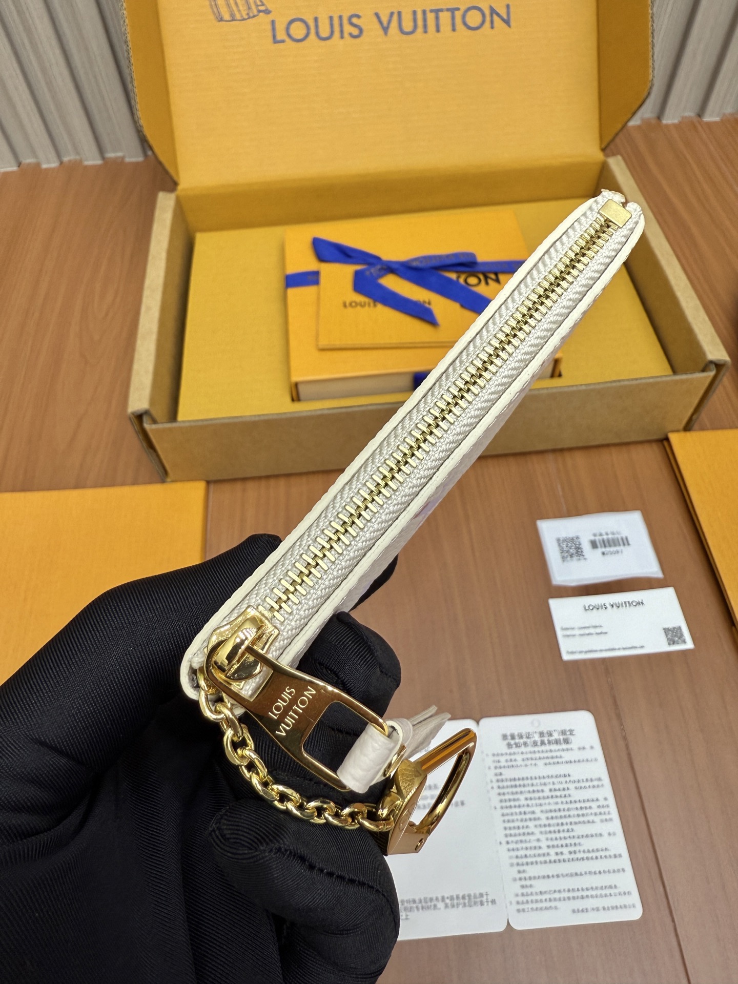 LOUIS VUITTON M25597 Key Pouch