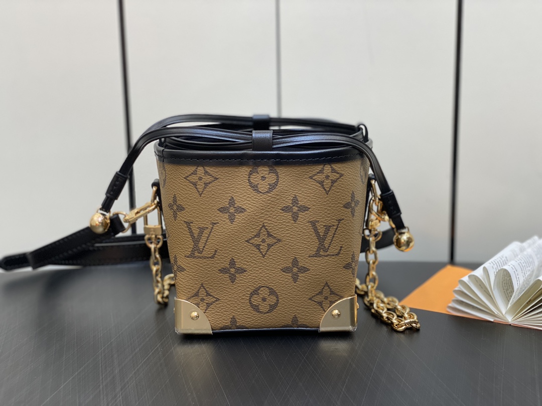 Louis Vuitton M82885 Noé shoulder bag