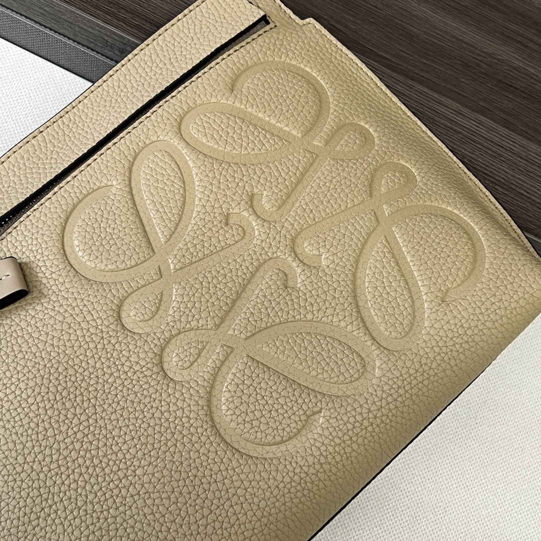 Loewe T Pouch Series