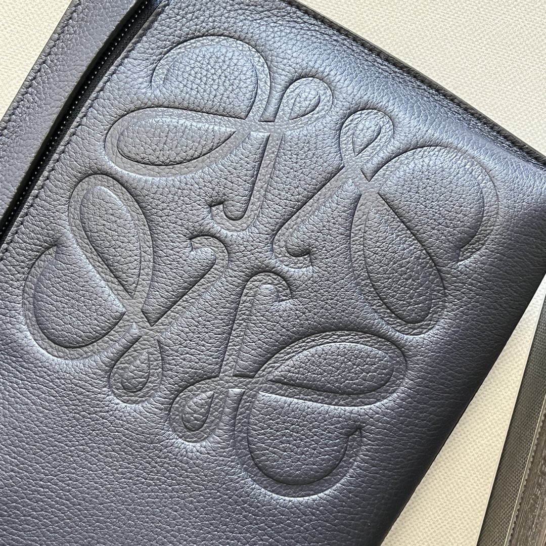 Loewe T Pouch Series