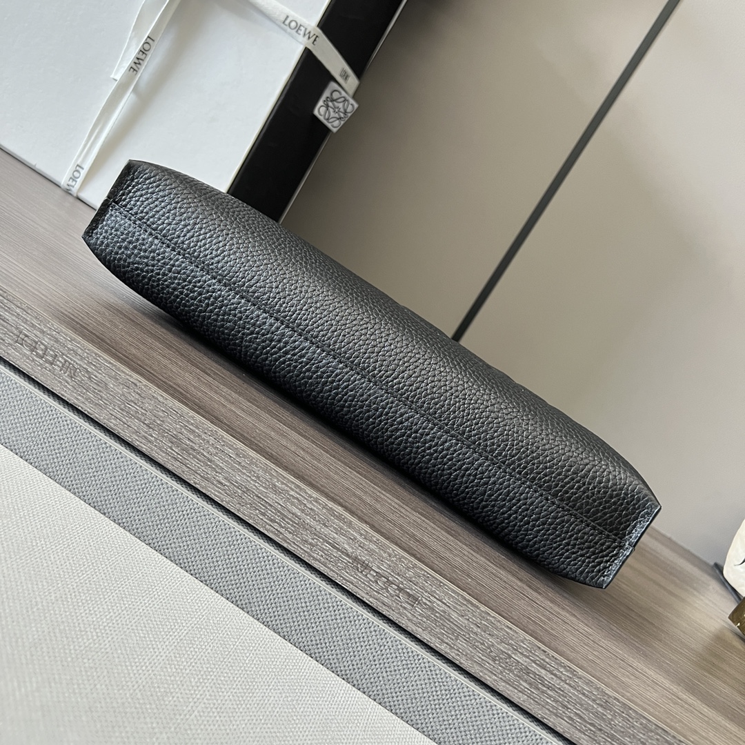 Loewe T Pouch Series