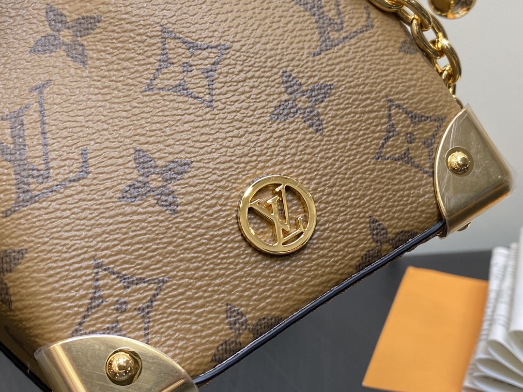 Louis Vuitton M82885 Noé shoulder bag