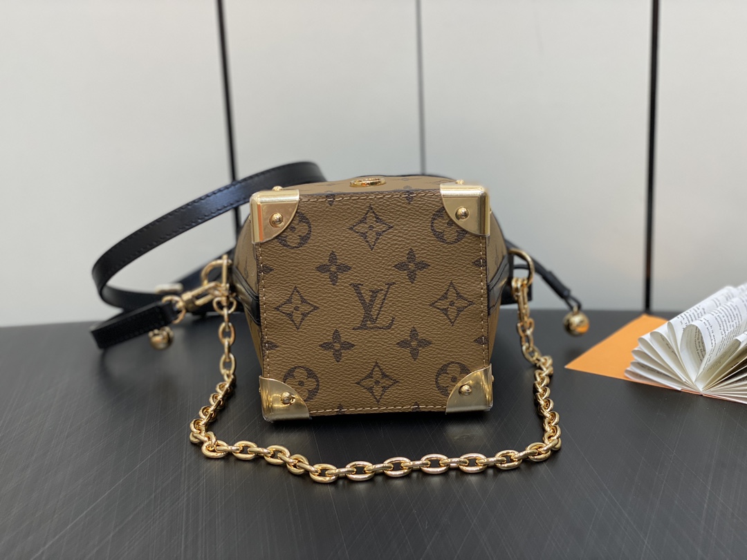 Louis Vuitton M82885 Noé shoulder bag