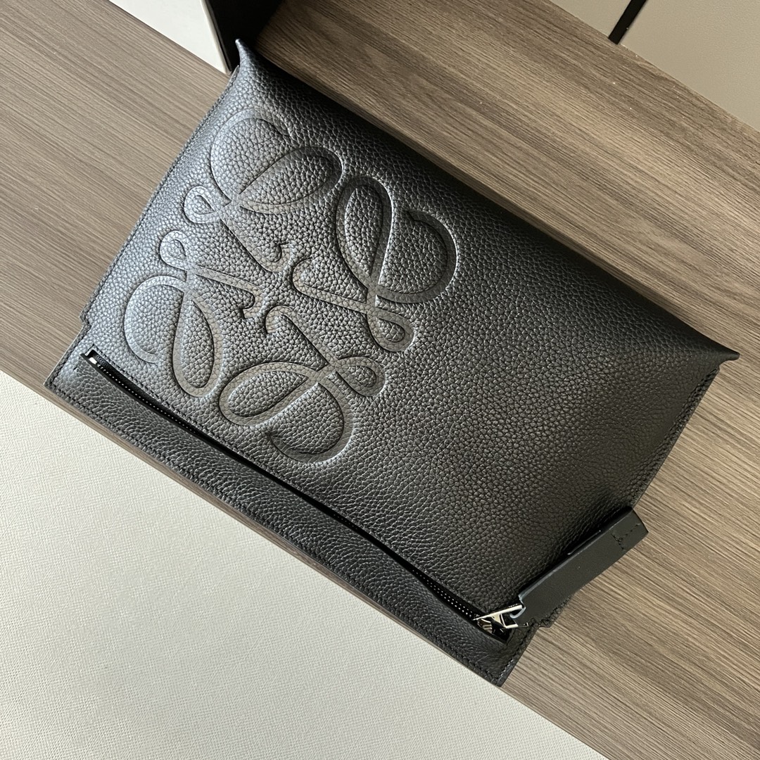 Loewe T Pouch Series